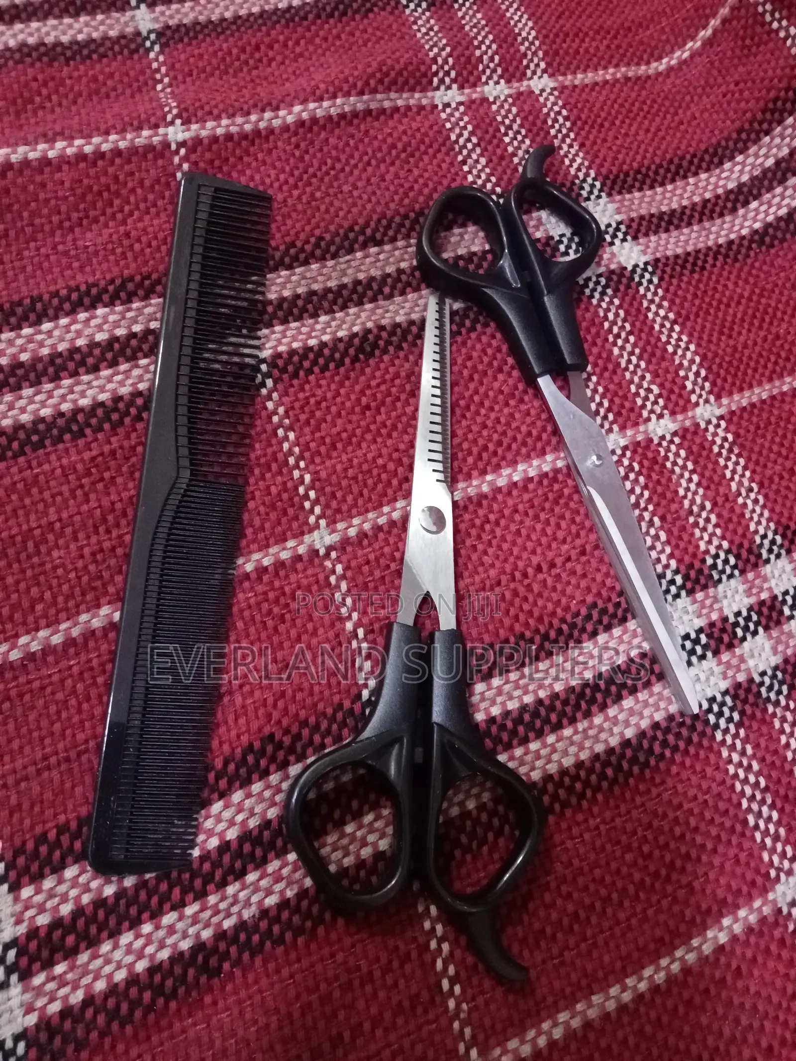Hair Cutting Scissors a Comb - Pack