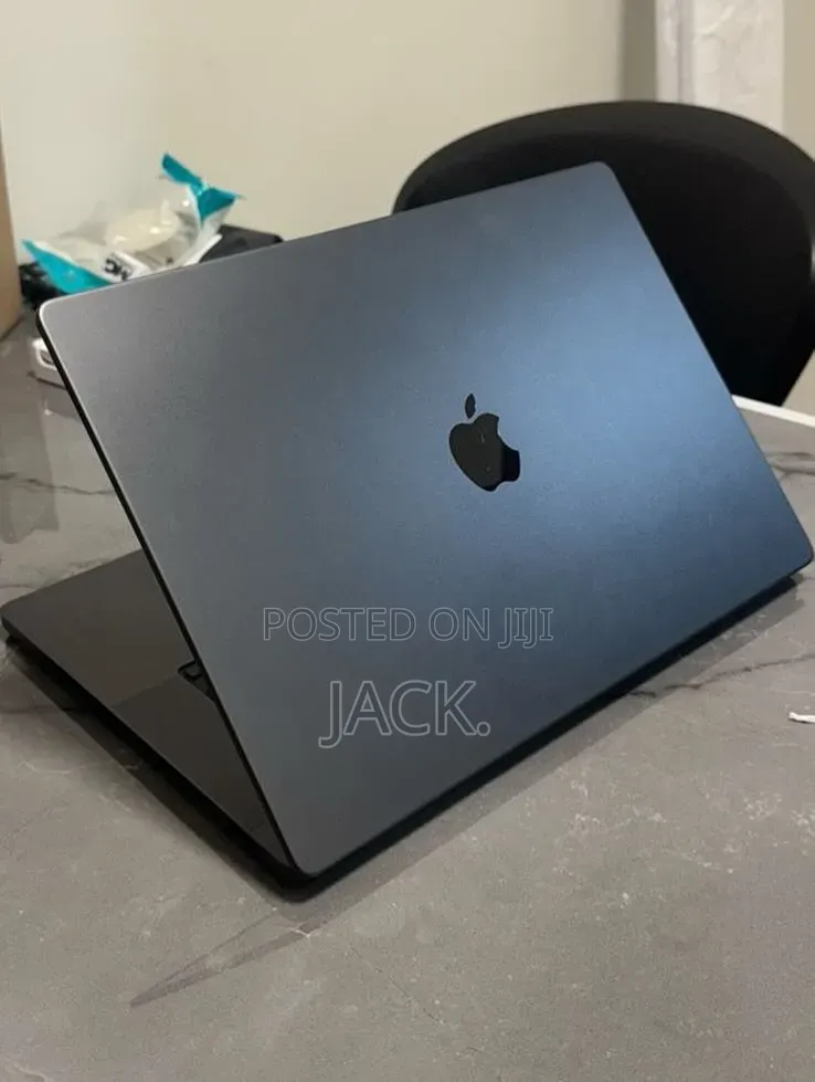 Laptop Apple MacBook Pro 2023 M3 Pro 36GB Apple M3 Pro SSD 1T