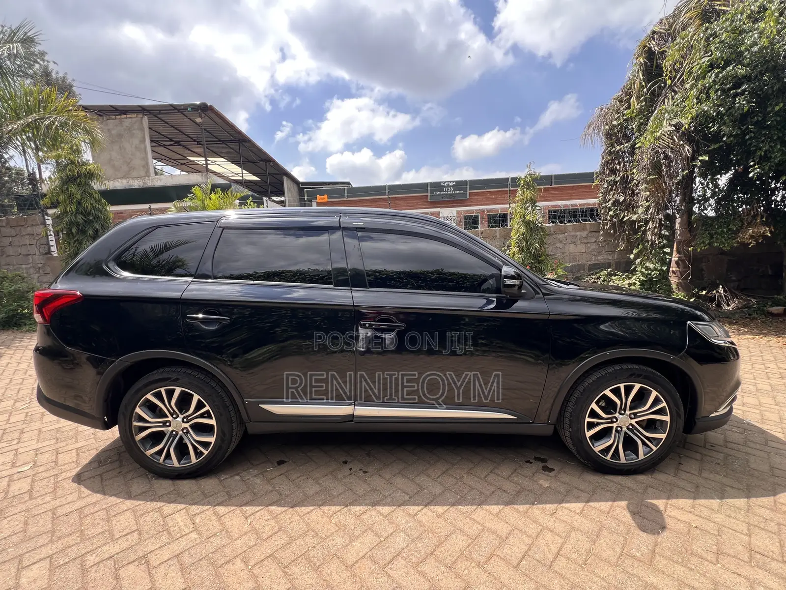 Mitsubishi Outlander 2016 Black