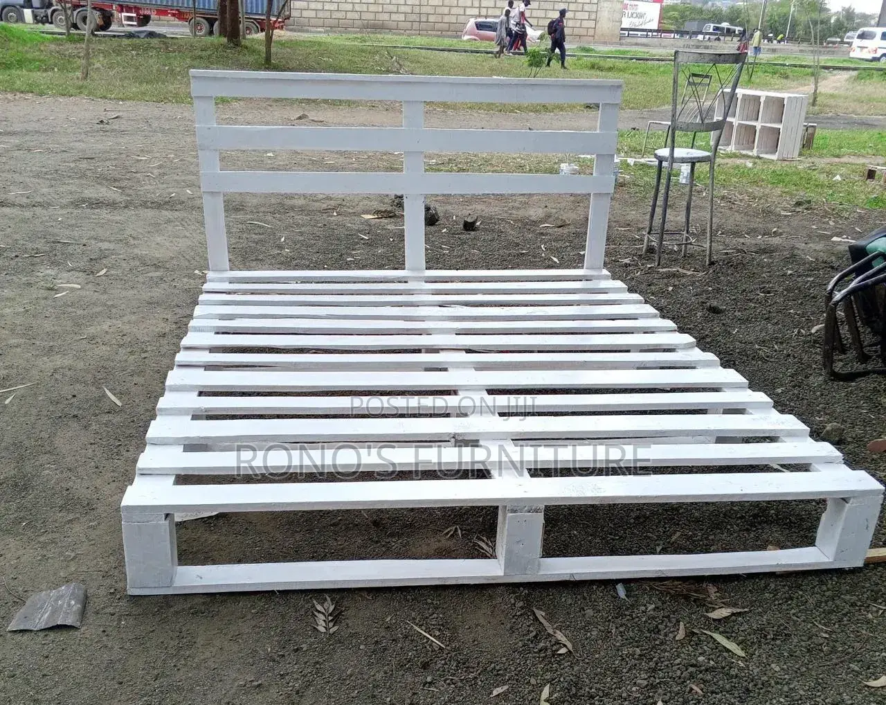 White 5*6 Pallet Bed