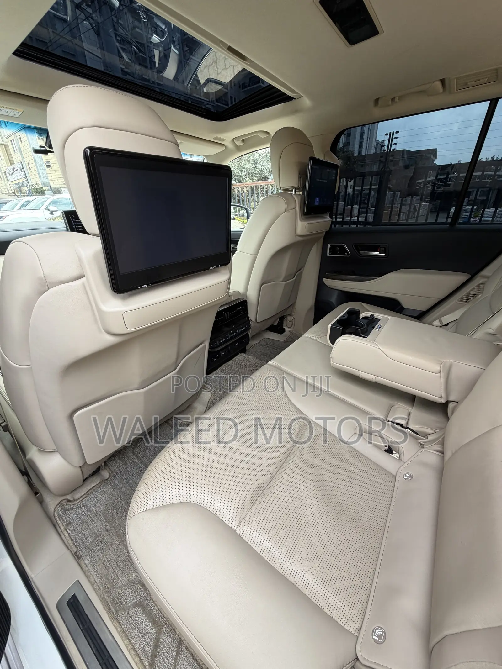 Toyota Land Cruiser LC300 2023 White
