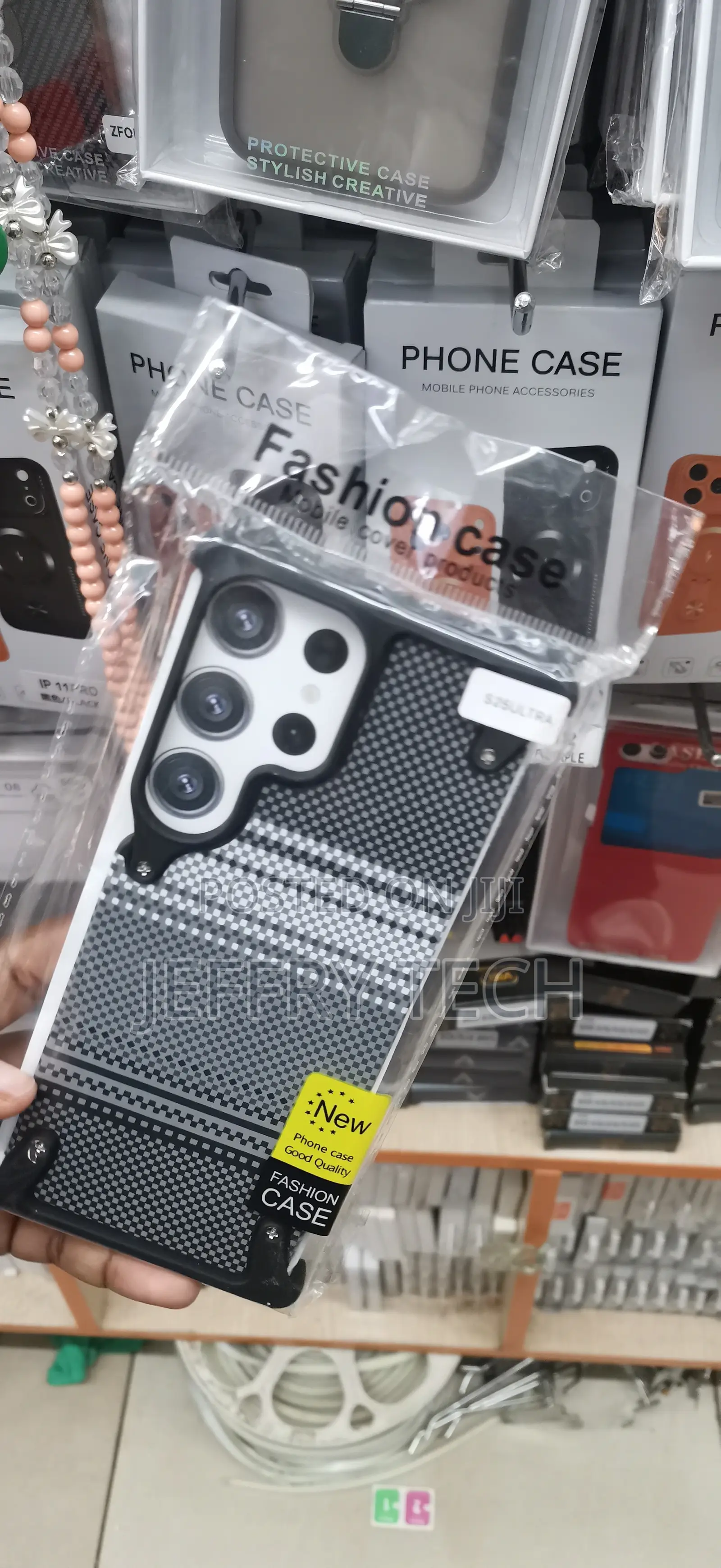Samsung Galaxy S24 Ultra, Striking Geometric and Plaid Patterned Case