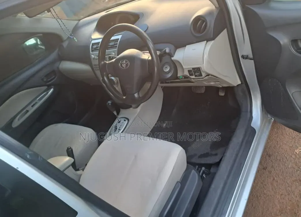 Toyota Belta 2006 Silver