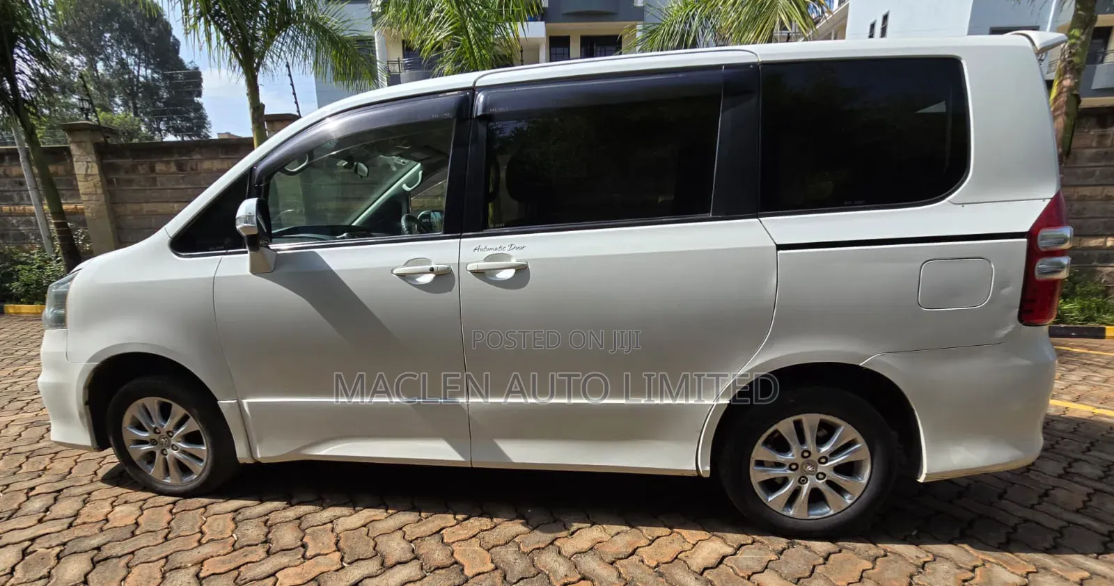 Toyota Noah 2012 White