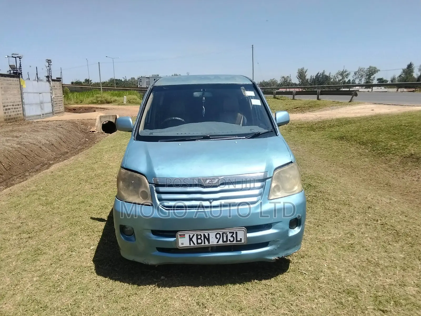 Toyota Noah 2003 Blue