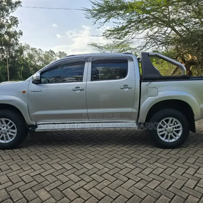 Toyota Hilux 2012 Silver