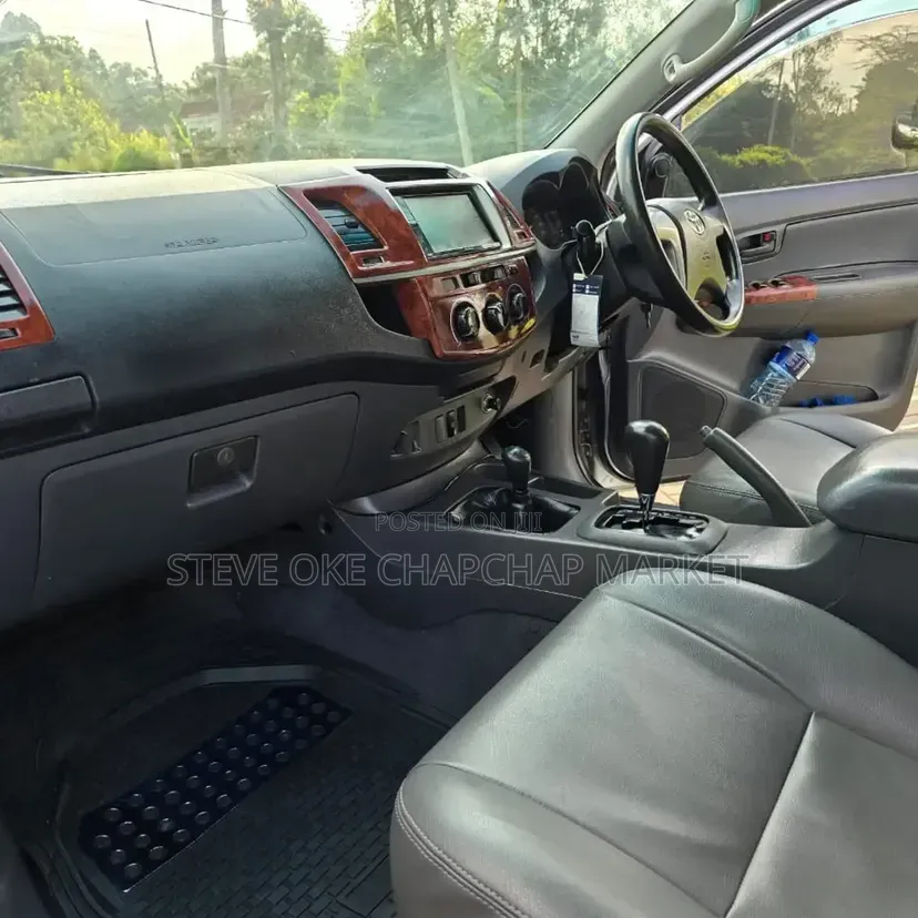 Toyota Hilux 2012 Silver