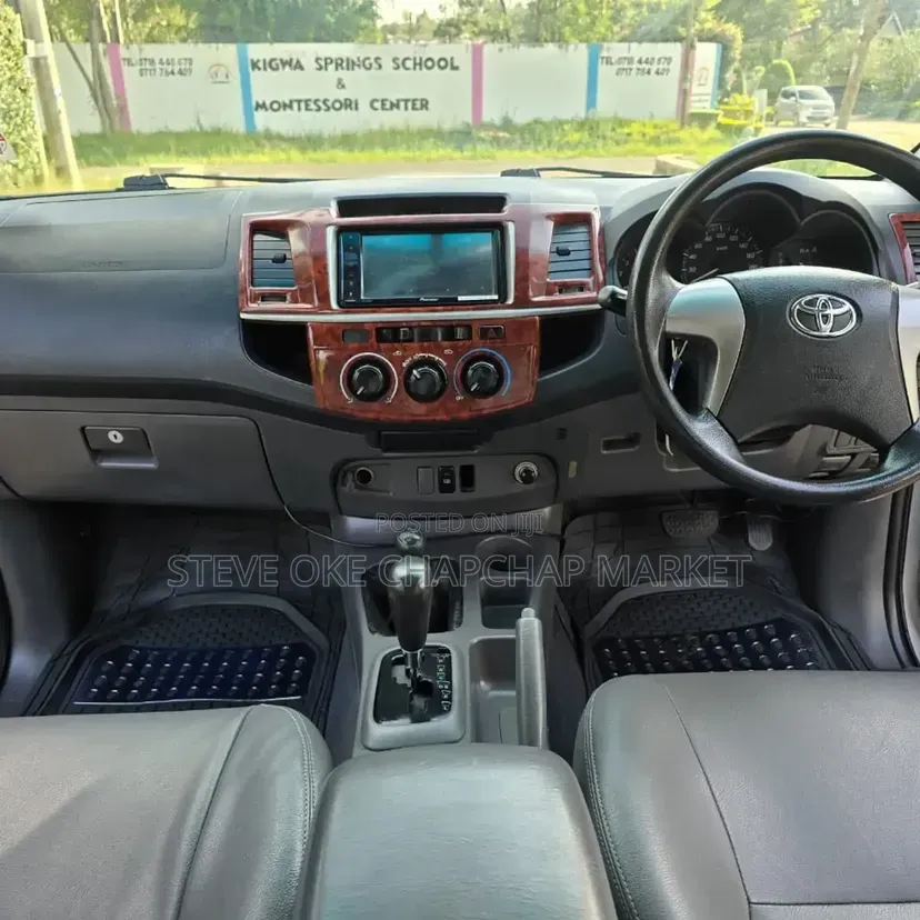 Toyota Hilux 2012 Silver
