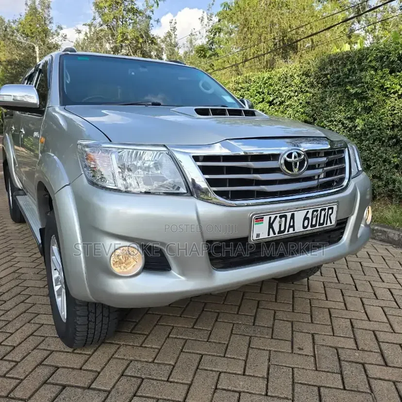Toyota Hilux 2012 Silver