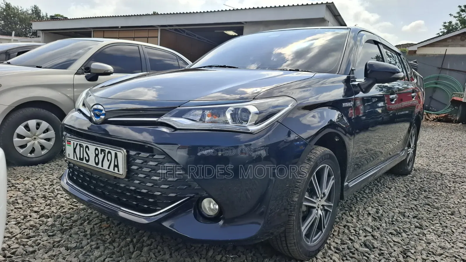 Toyota Corolla Fielder 1.5 Hybrid FWD 2017 Black