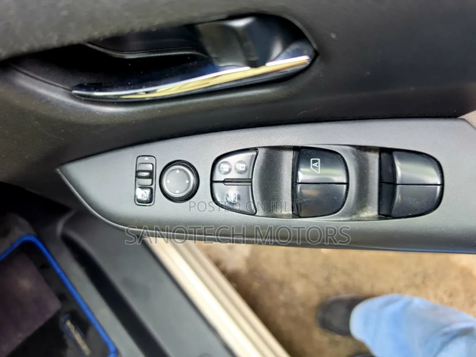 Nissan Serena 2019 Gold