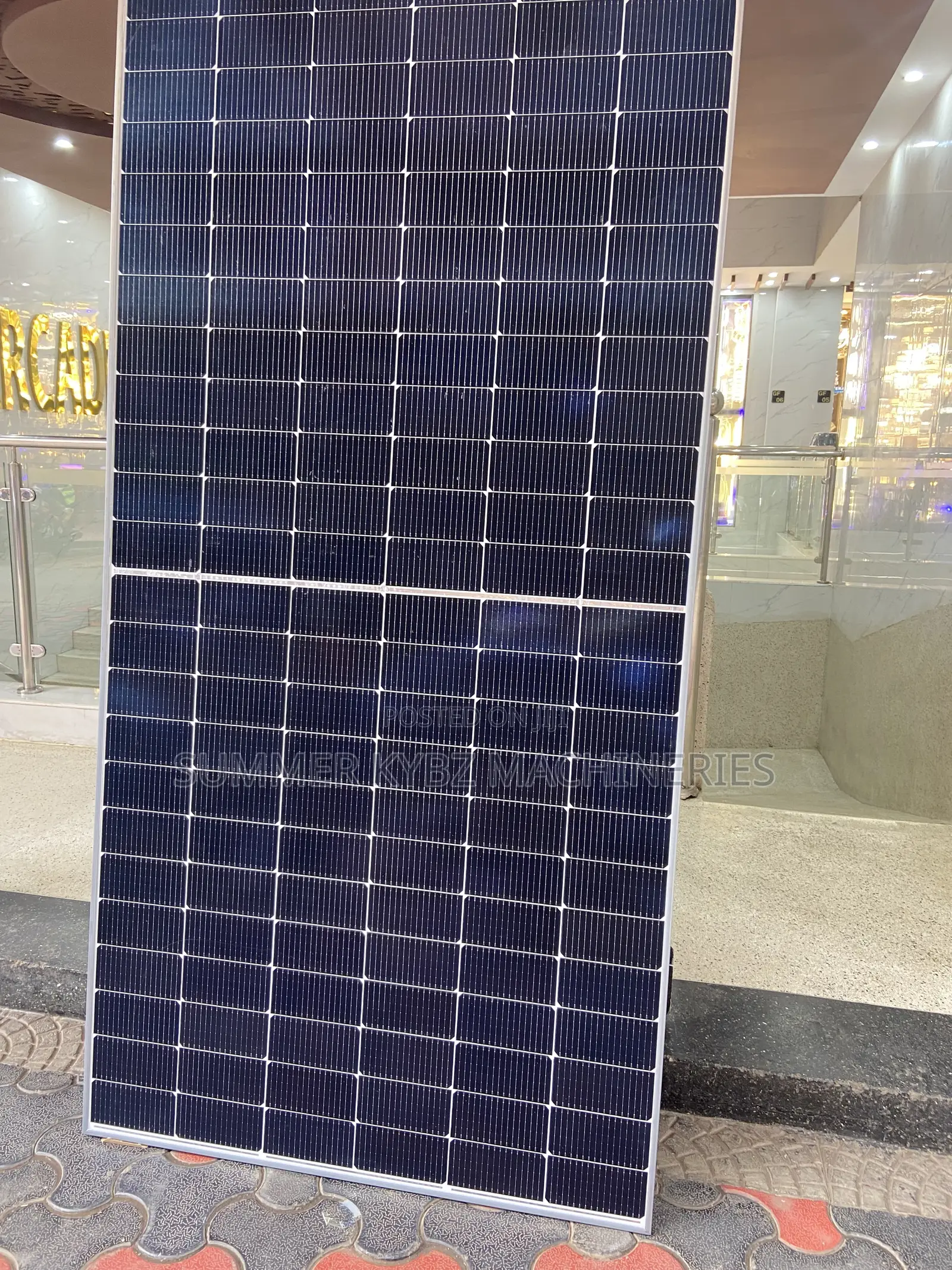 585 Monocrystalline Solar Panel