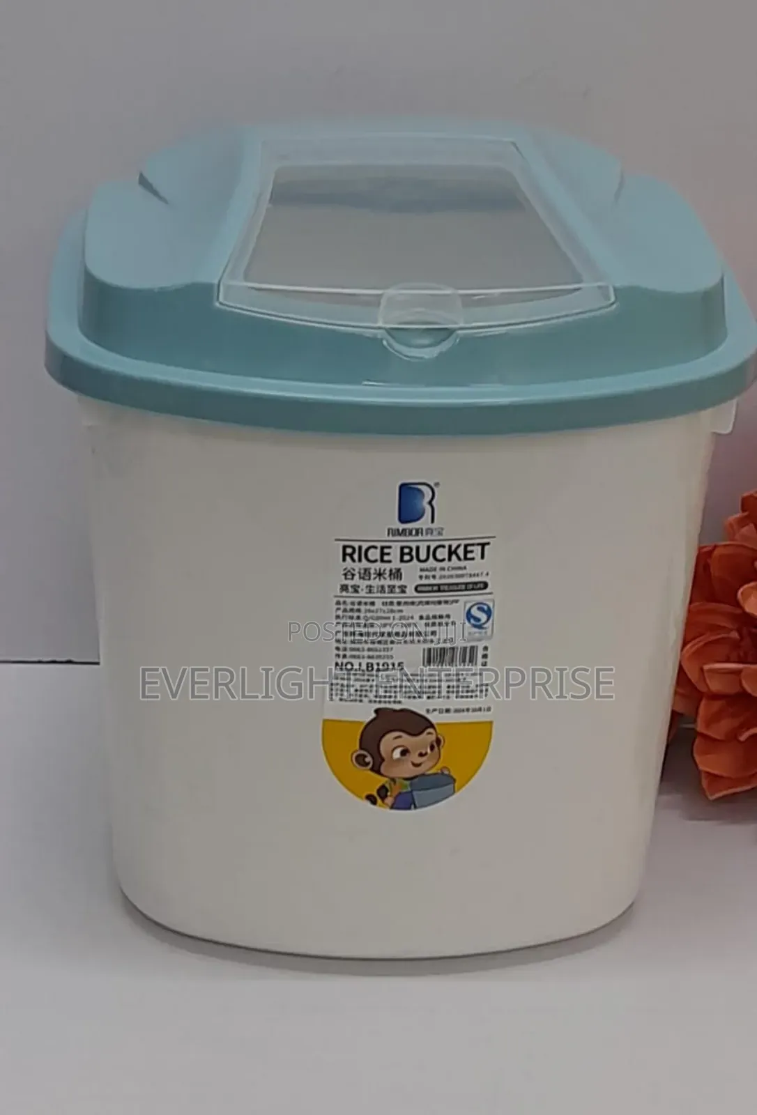Rice/Cereal Bucket With Measuring Cup