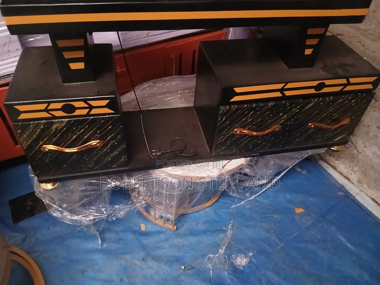 Black Gold 4 Feet Tv Stand