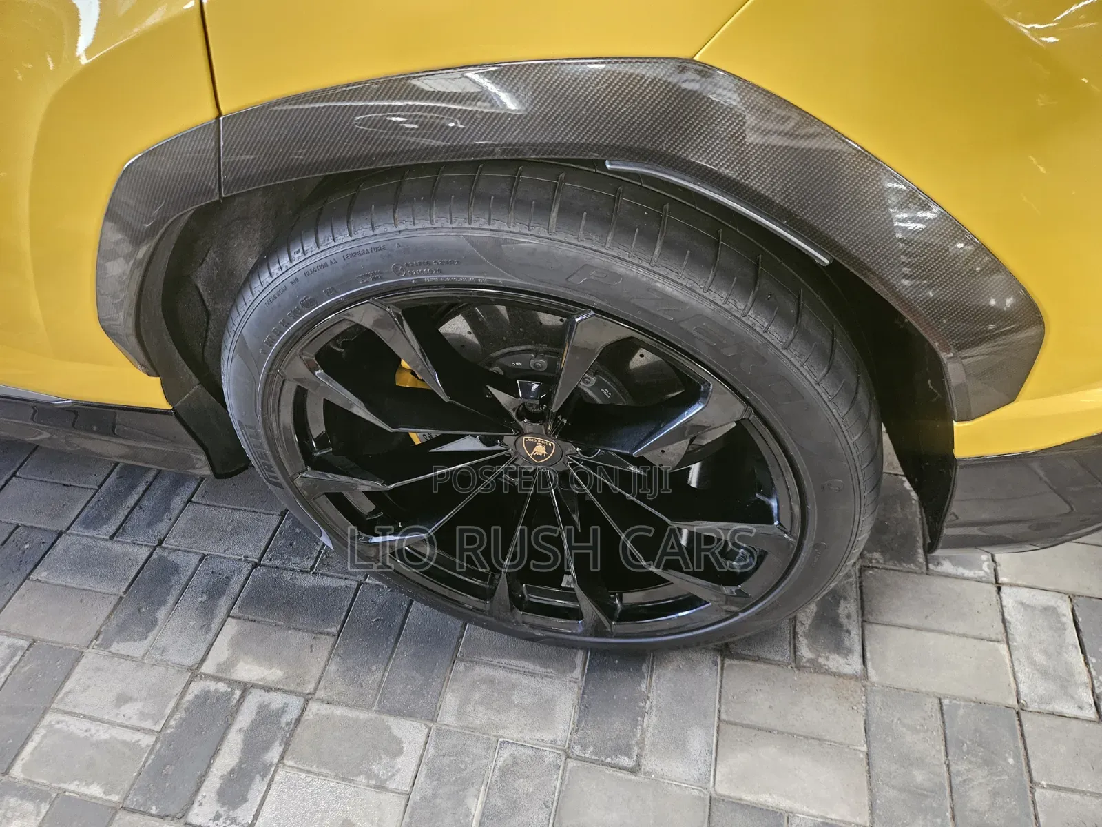 Lamborghini Aventador 2023 Yellow