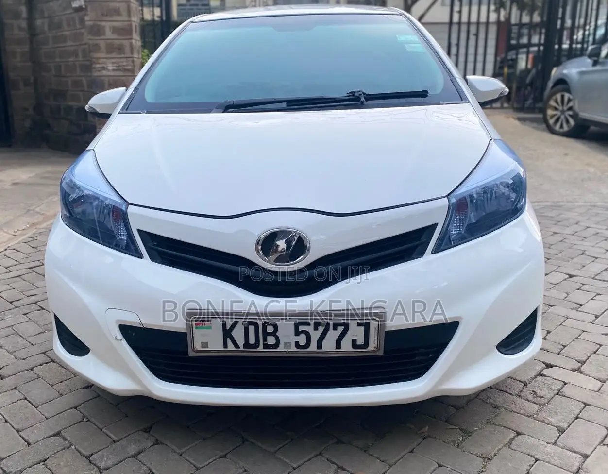 Toyota Vitz 1.0 FWD 5dr 2013 White