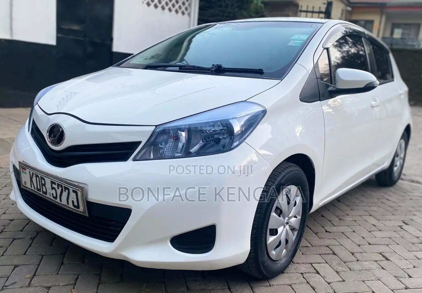 Toyota Vitz 1.0 FWD 5dr 2013 White