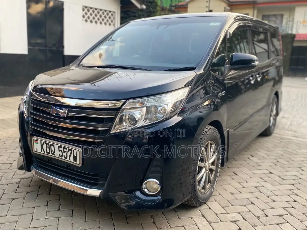 Toyota Noah 1.8 FWD Hybrid (7 seater) 2017 Black