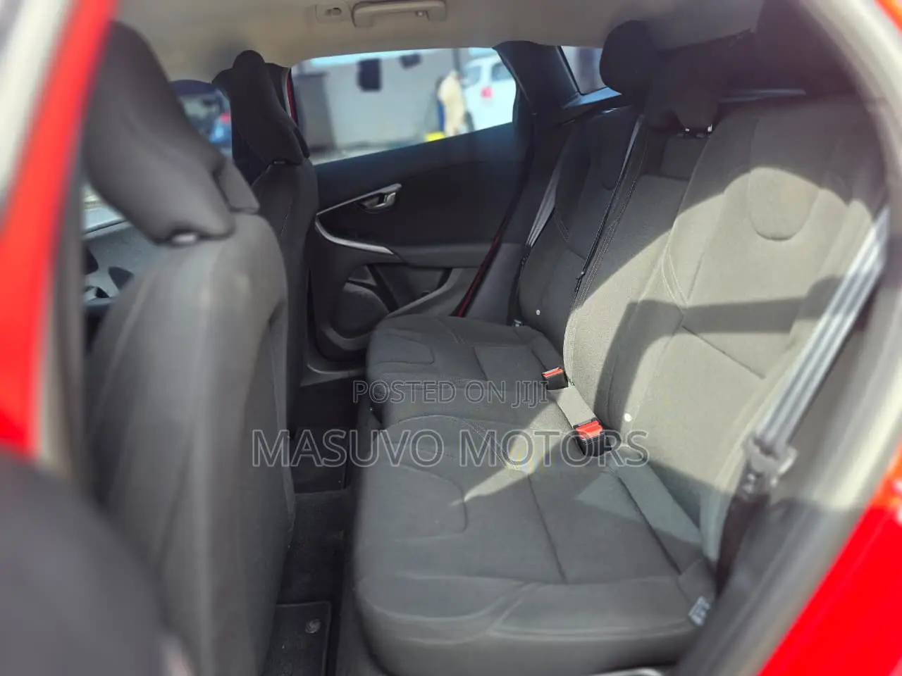 Volvo V40 2018 Red