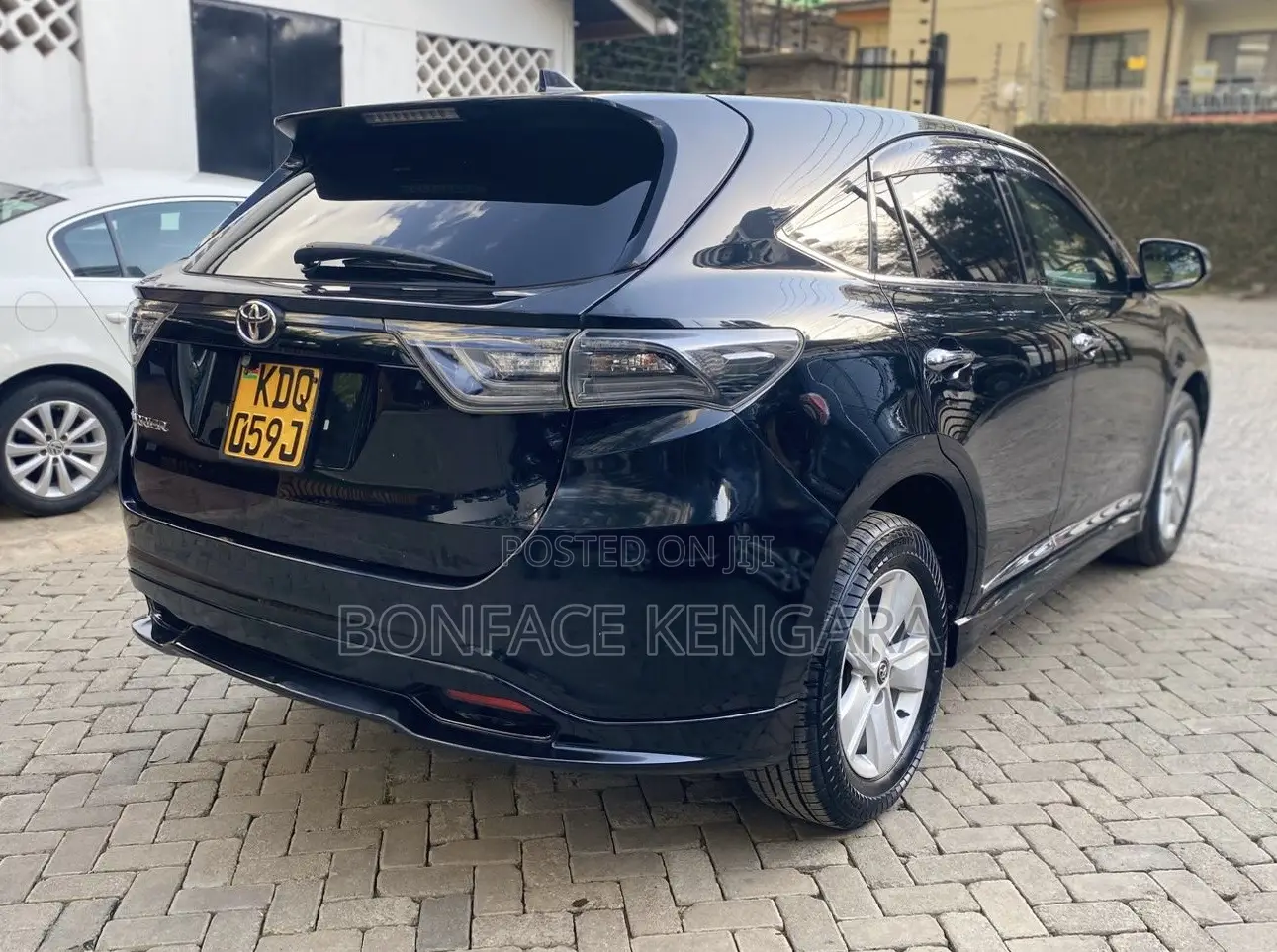 Toyota Harrier 2.0 2017 Black