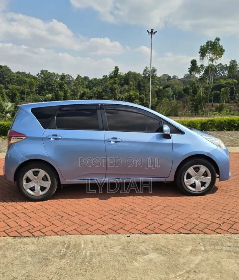 Toyota Ractis 2013 Blue