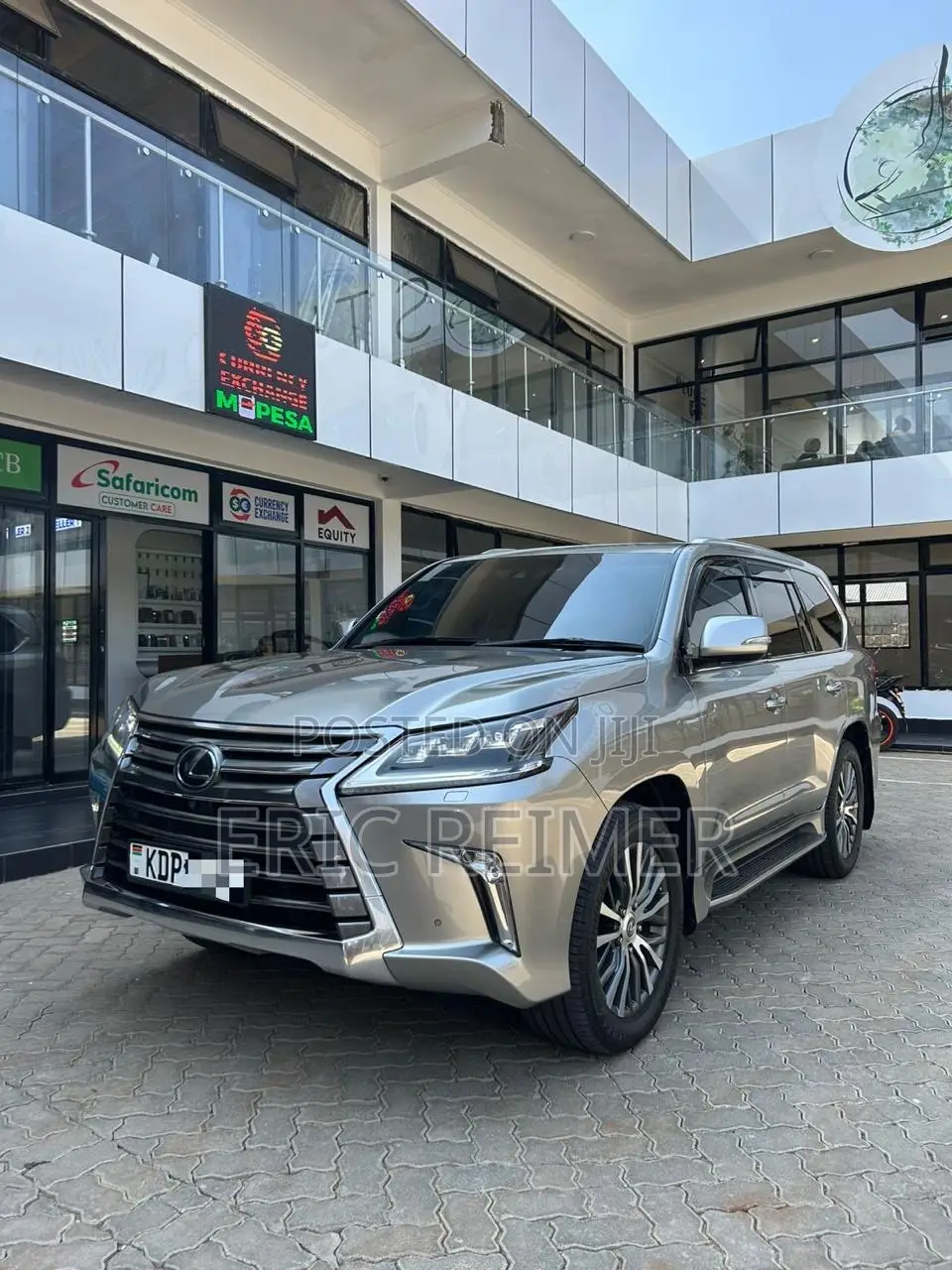 Lexus LX 570 AWD 2017 Gold