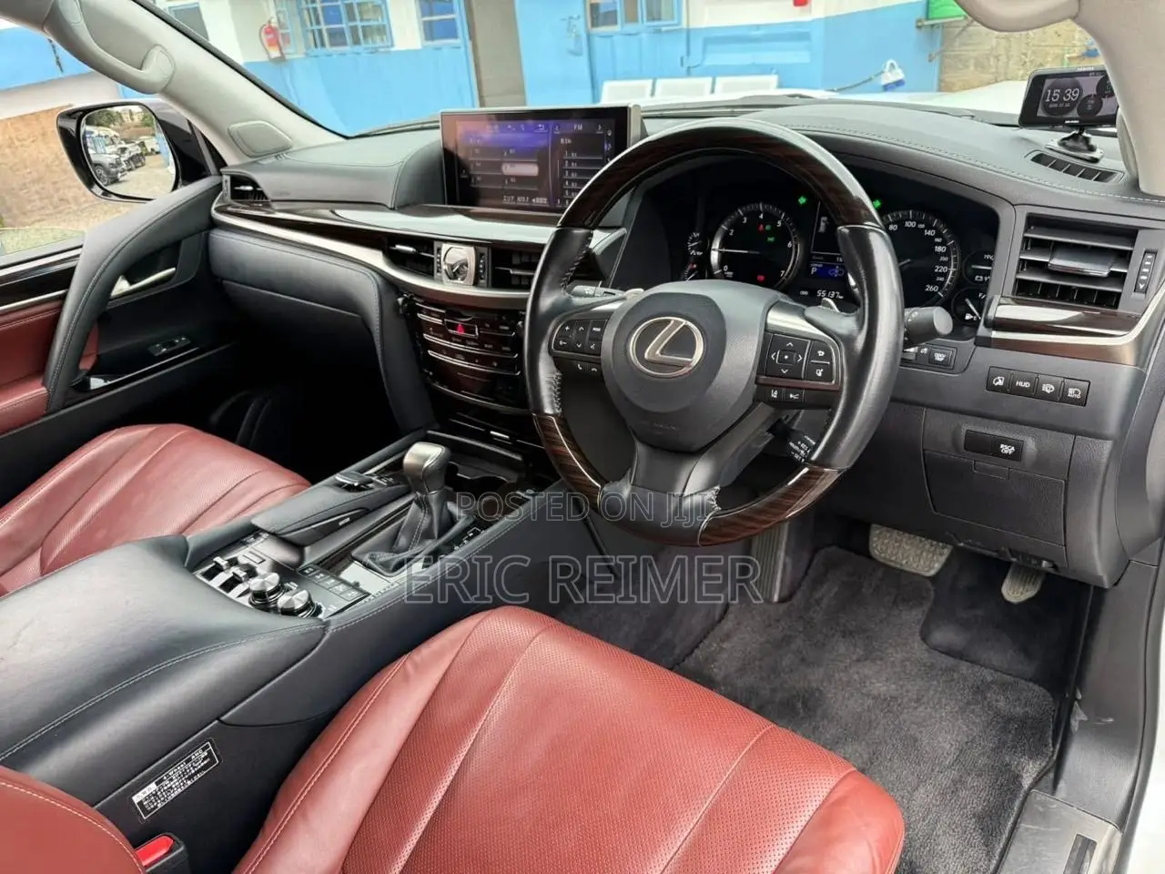 Lexus LX 570 AWD 2017 Gold