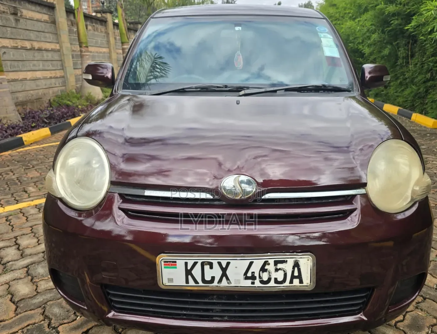 Toyota Sienta 2012 Maroon