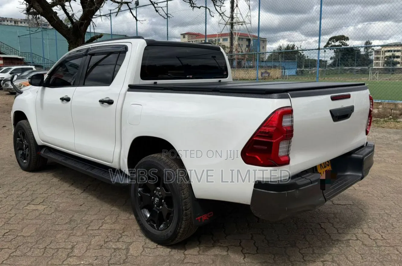 Toyota Hilux 2019 White