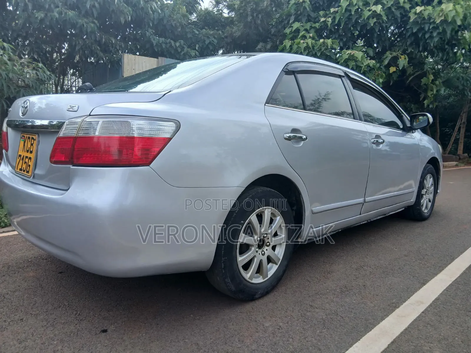 Toyota Premio 2011 Silver