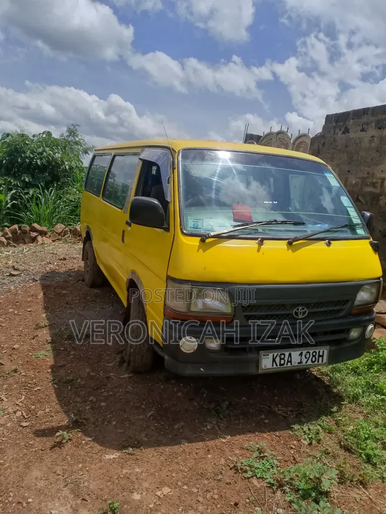 Toyota HiAce 2007 Yellow