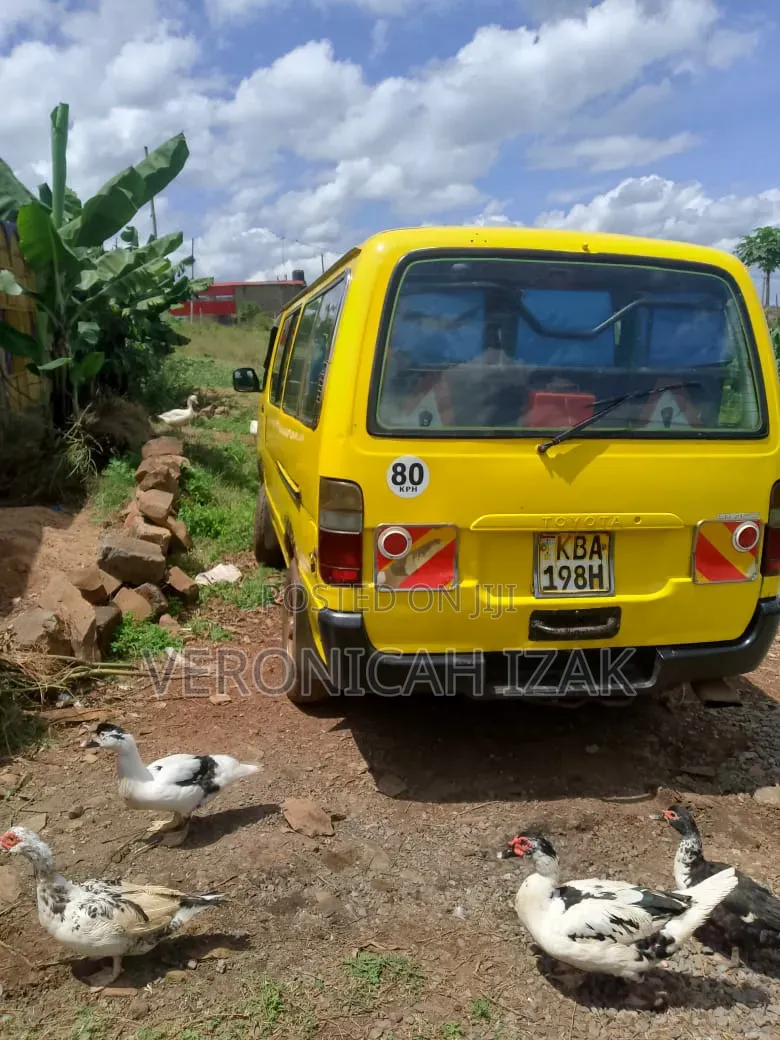 Toyota HiAce 2007 Yellow