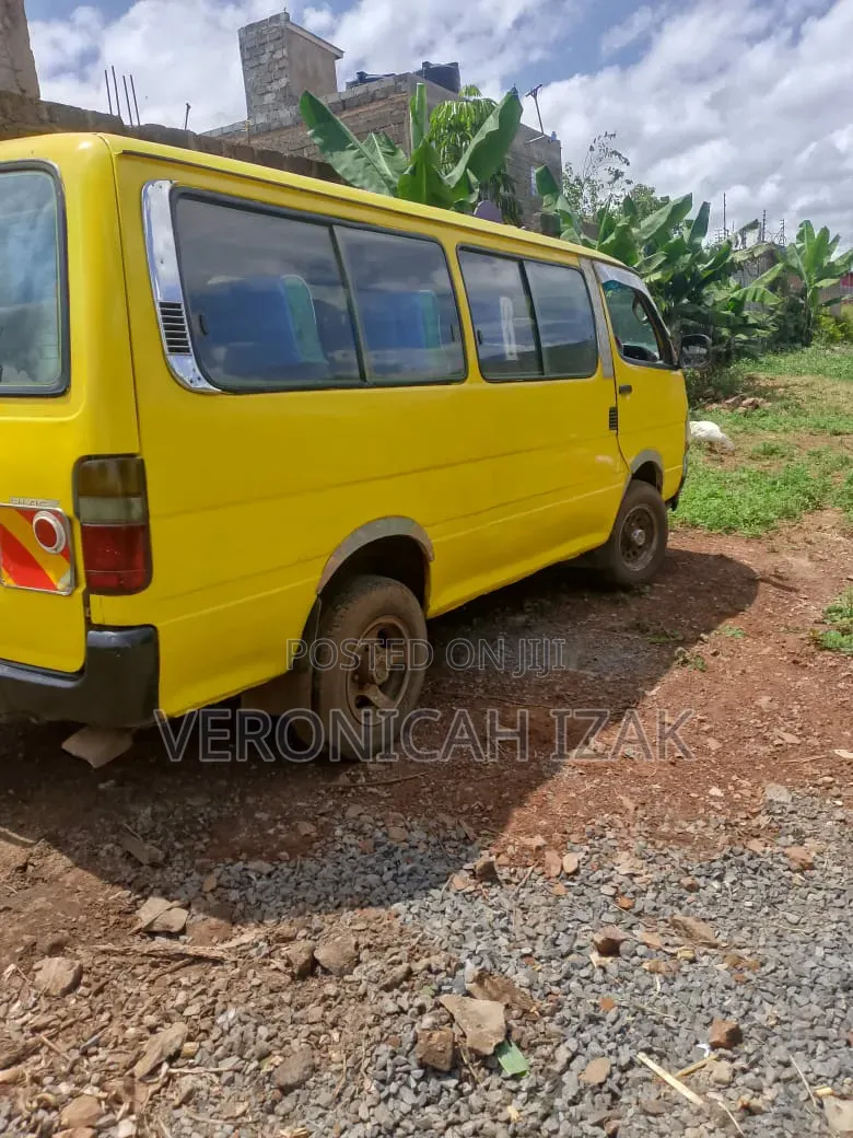 Toyota HiAce 2007 Yellow