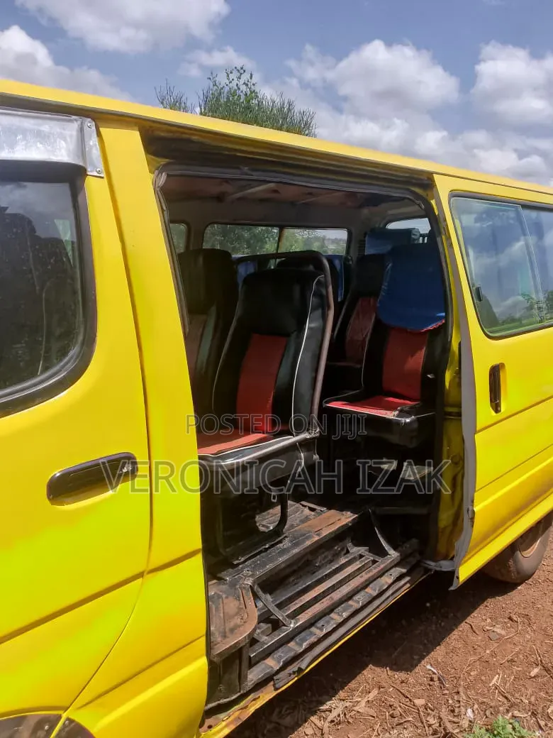 Toyota HiAce 2007 Yellow