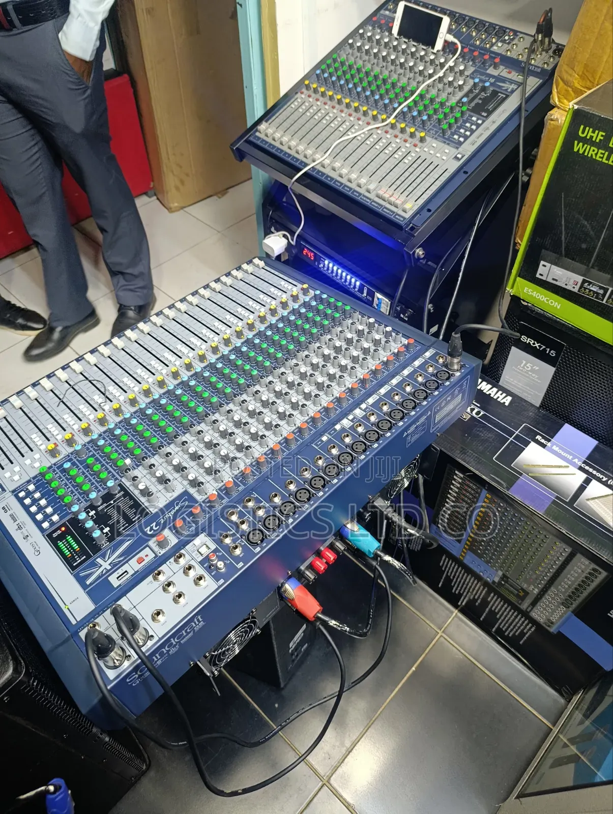 Soundcraft Signature 22-22-Channel Compact Analog Mixer With Usb/Effec