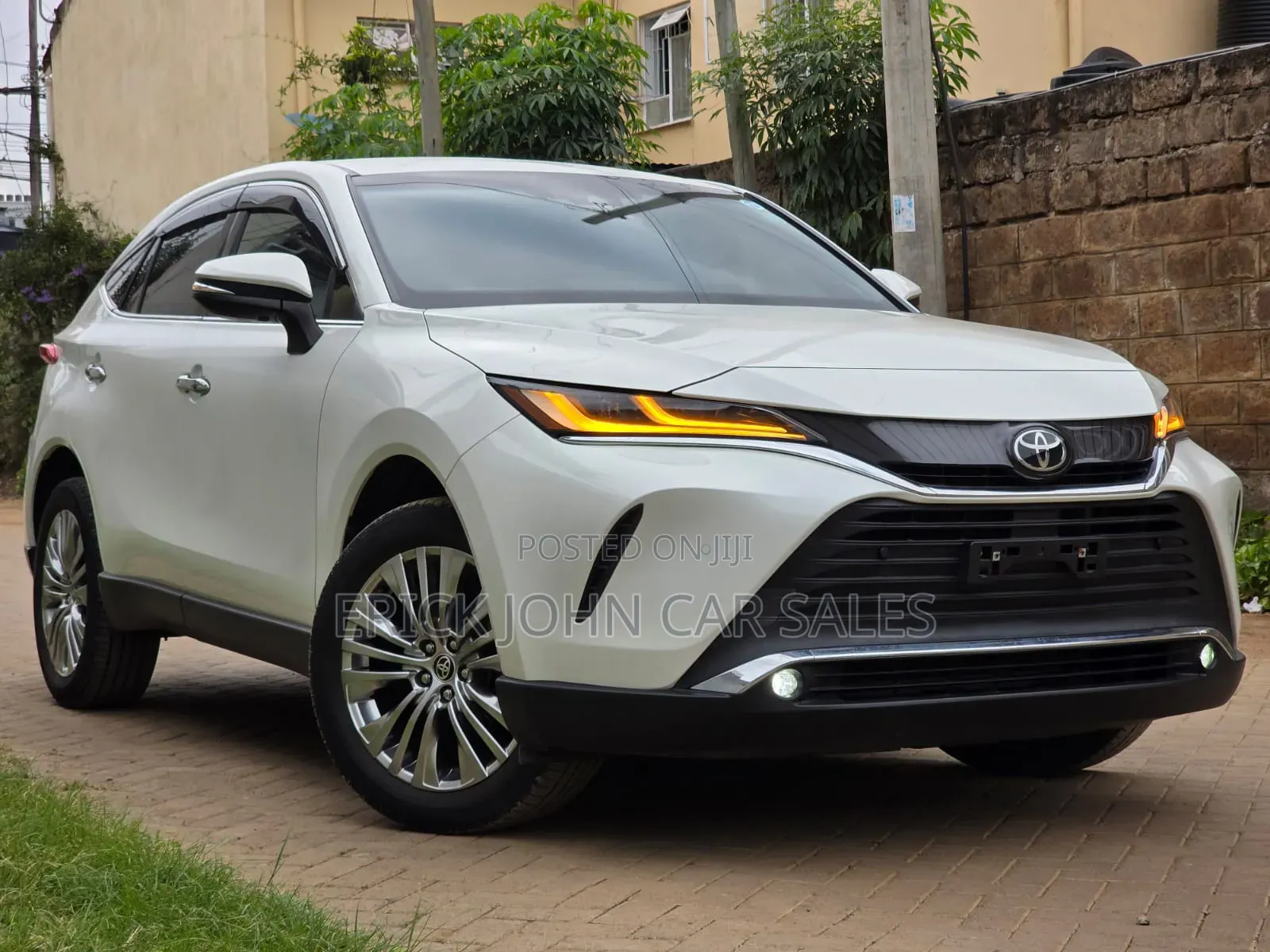 Toyota Harrier 2.0 2020 White