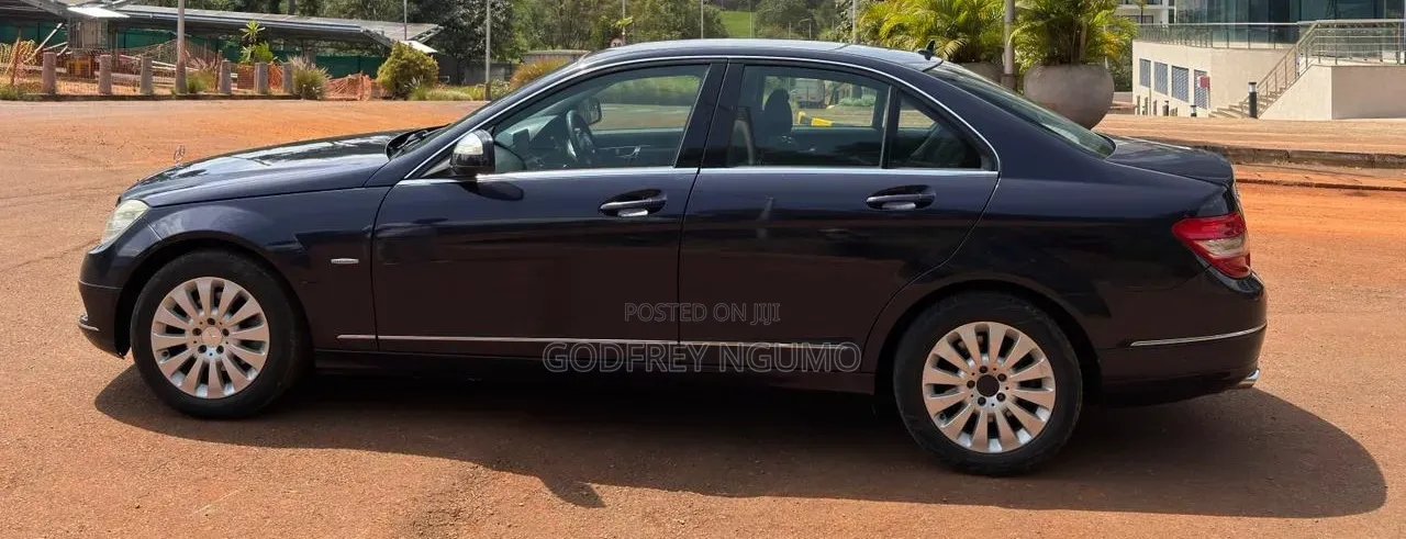 Mercedes-Benz C200 2009 Blue