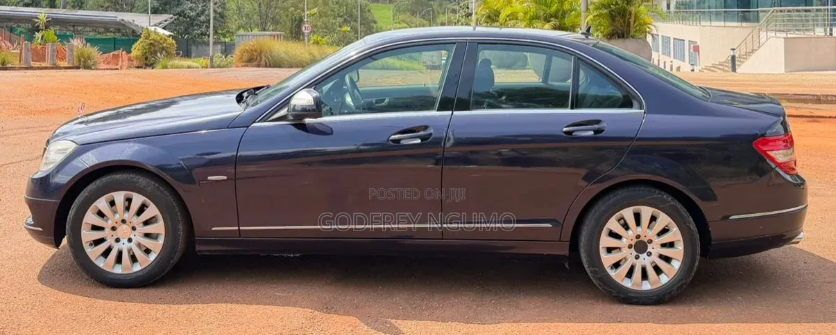 Mercedes-Benz C200 2009 Blue