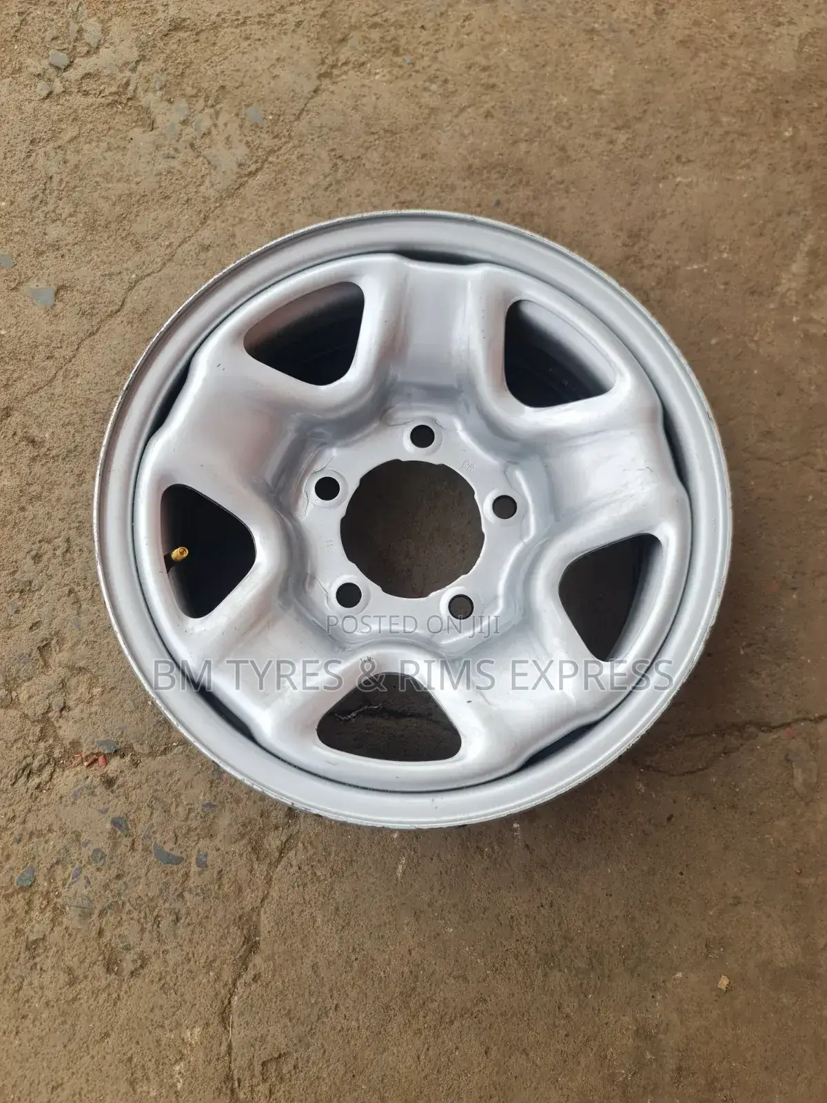 Rims Size (16) Toyota Landcruza (5 Holes) Tubeless.
