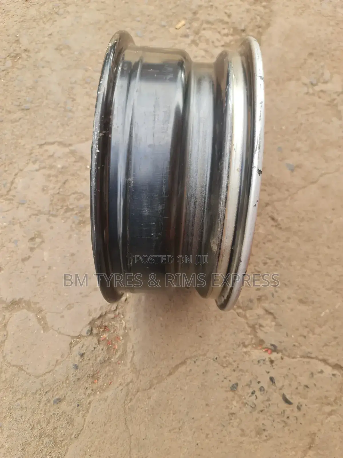 Rims Size (16) Toyota Landcruza (5 Holes) Tubeless.