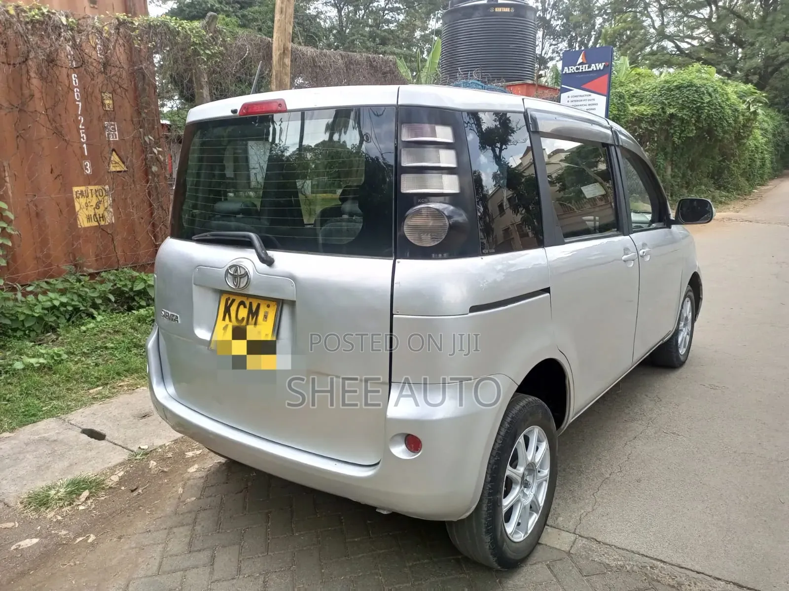 Toyota Sienta 2010 Silver