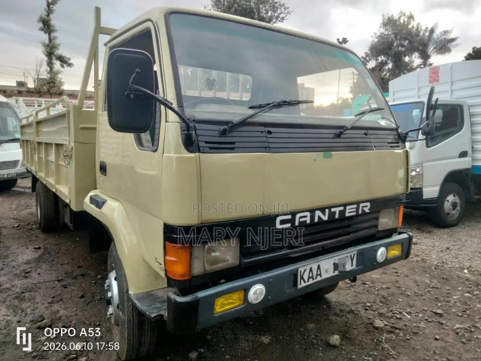 Mitsubishi Fh100 Truck 1990 Beige