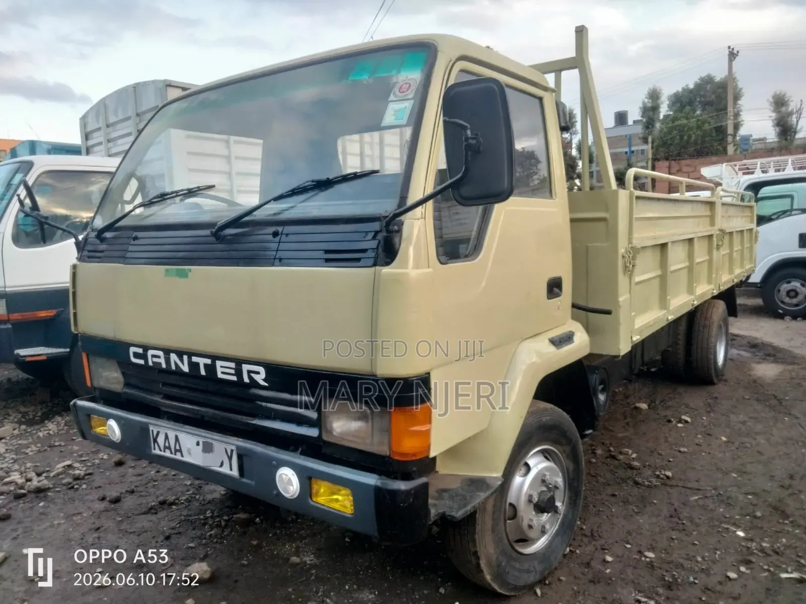 Mitsubishi Fh100 Truck 1990 Beige