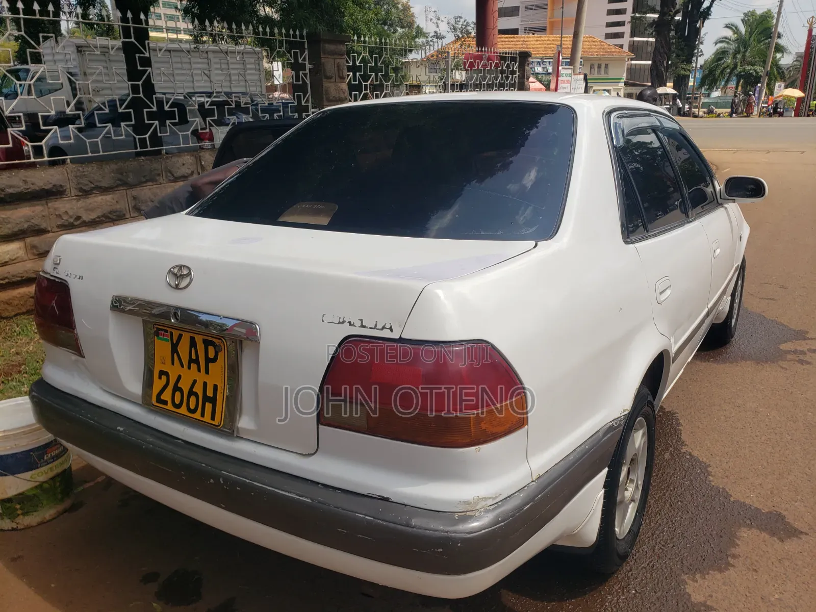 Toyota Corolla 2001 White
