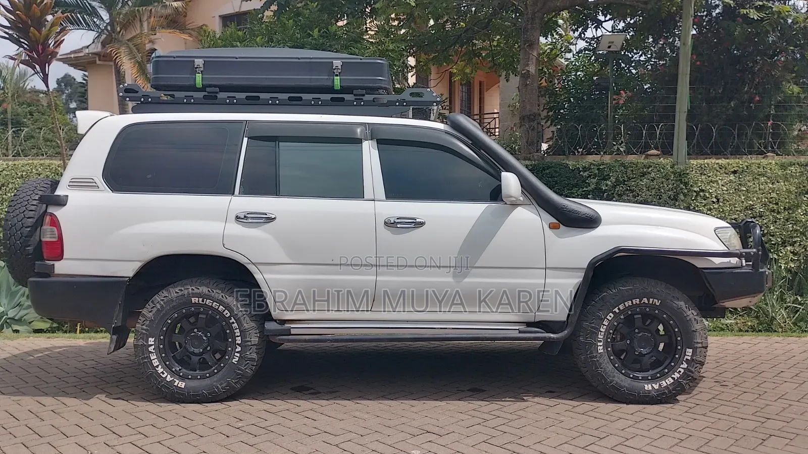 Toyota Land Cruiser 2000 White