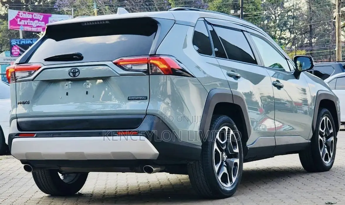 Toyota RAV4 XLE Premium FWD 2019 Green