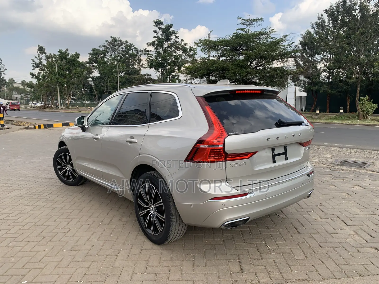 Volvo XC60 T5 Inscription AWD 2019 Gold