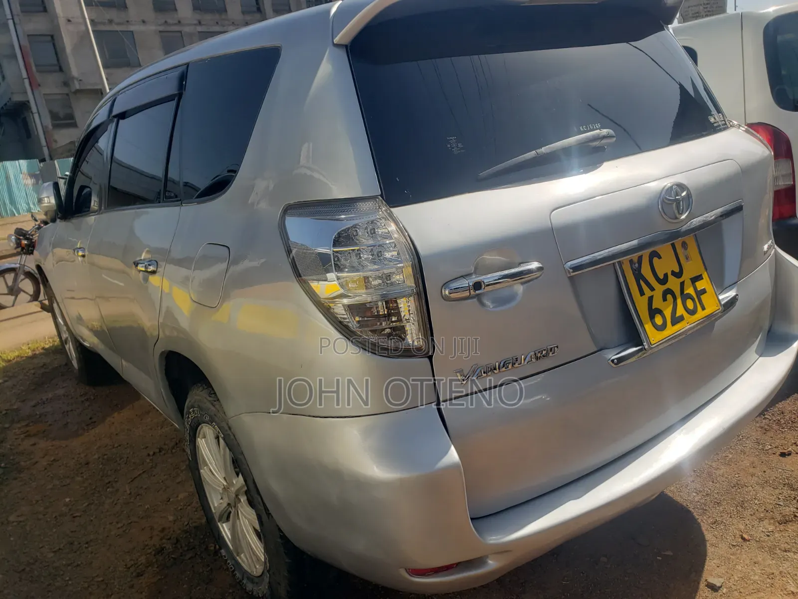 Toyota Vanguard 2011 Silver