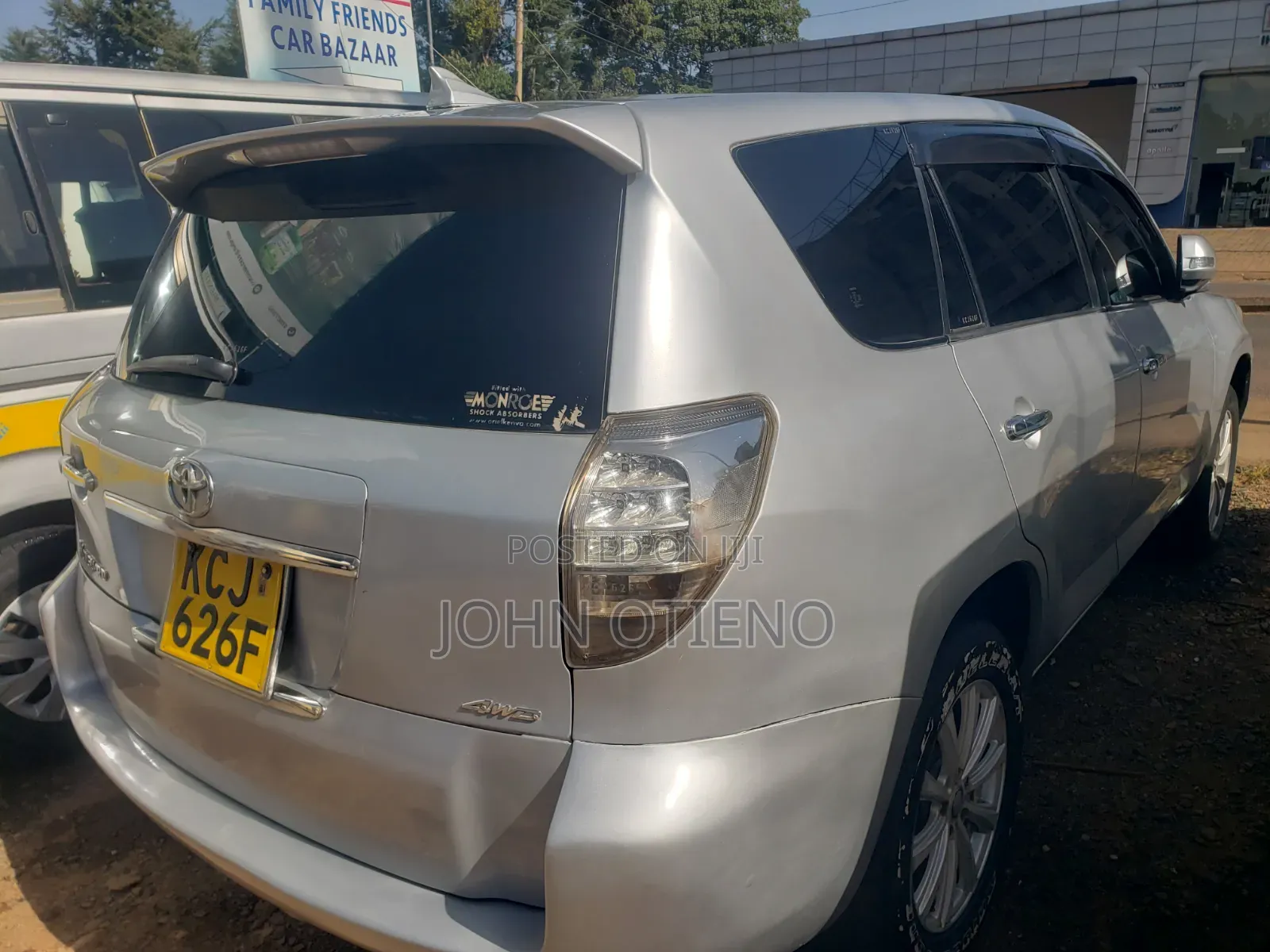 Toyota Vanguard 2011 Silver