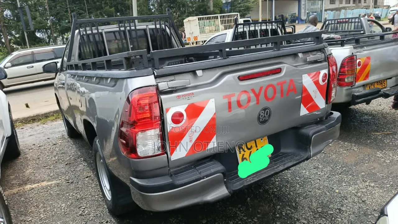 Toyota Hilux 2020 Gray